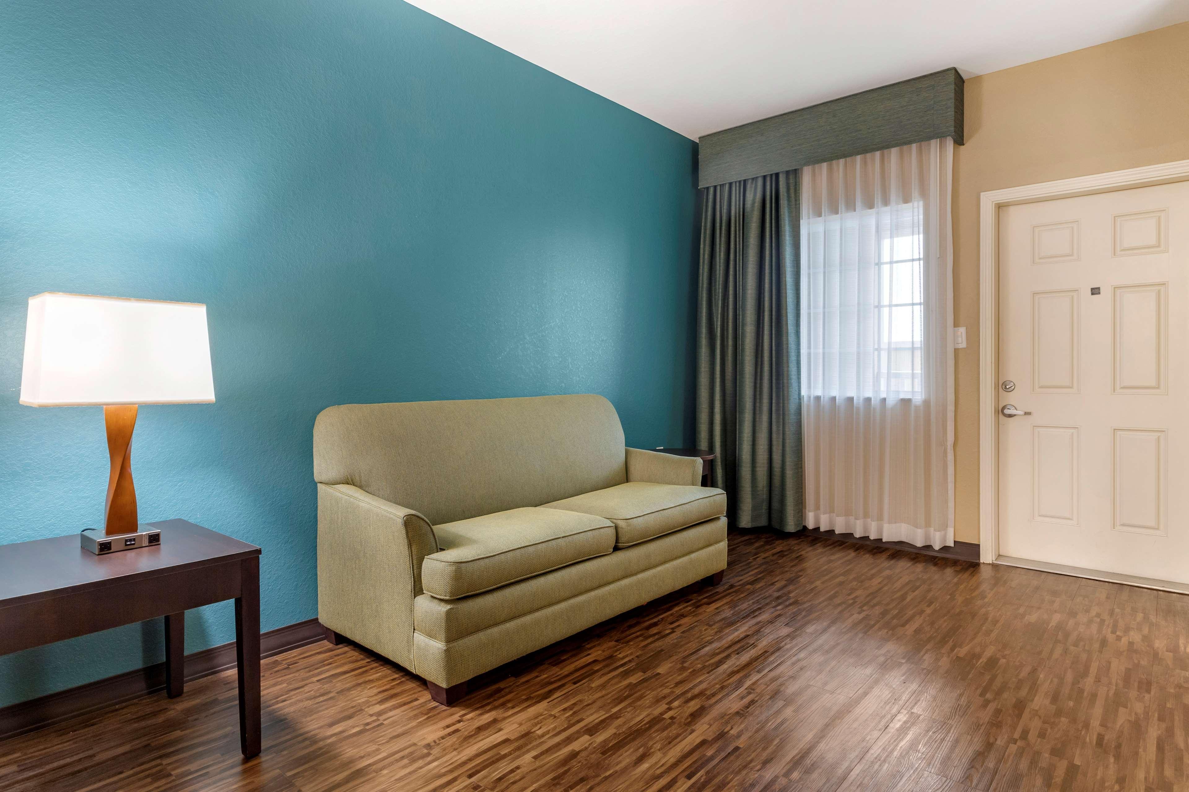 Best Western Plus Galveston Suites Exterior photo