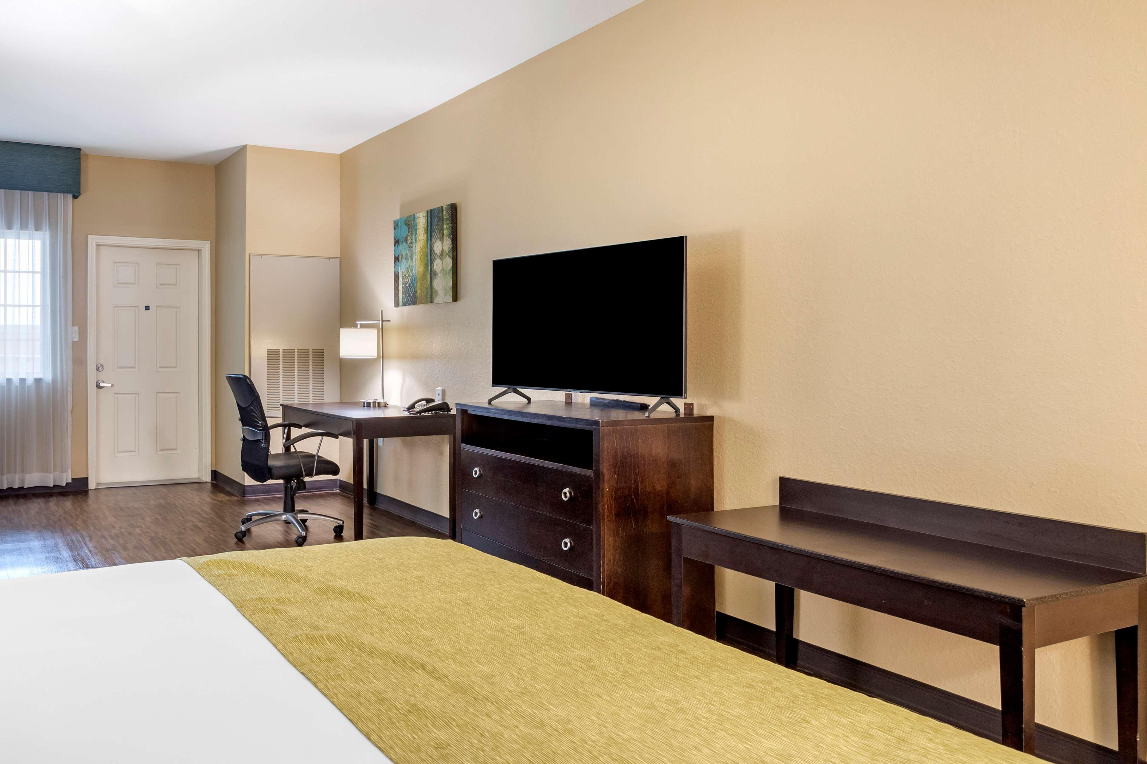 Best Western Plus Galveston Suites Exterior photo
