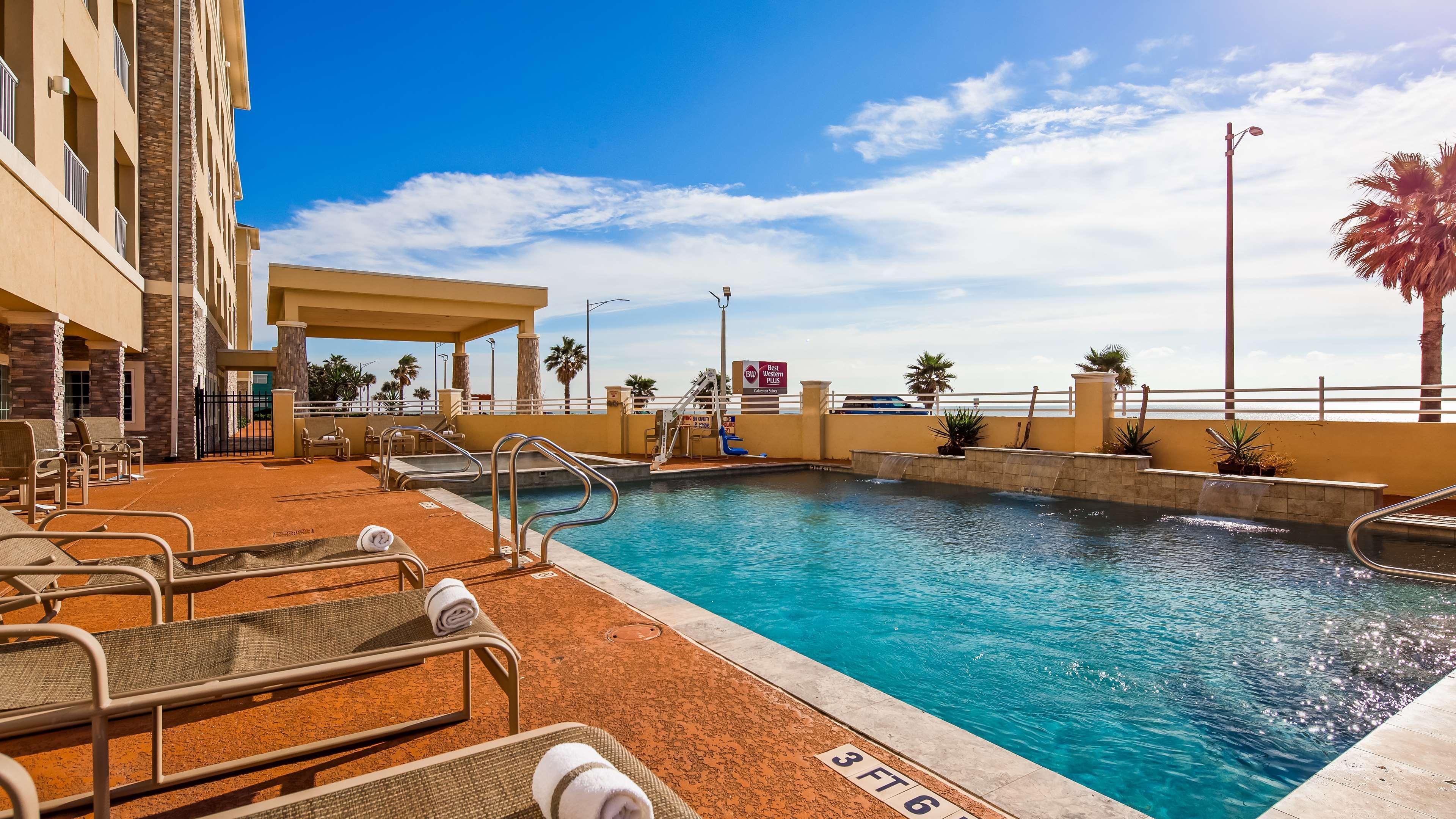 Best Western Plus Galveston Suites Exterior photo