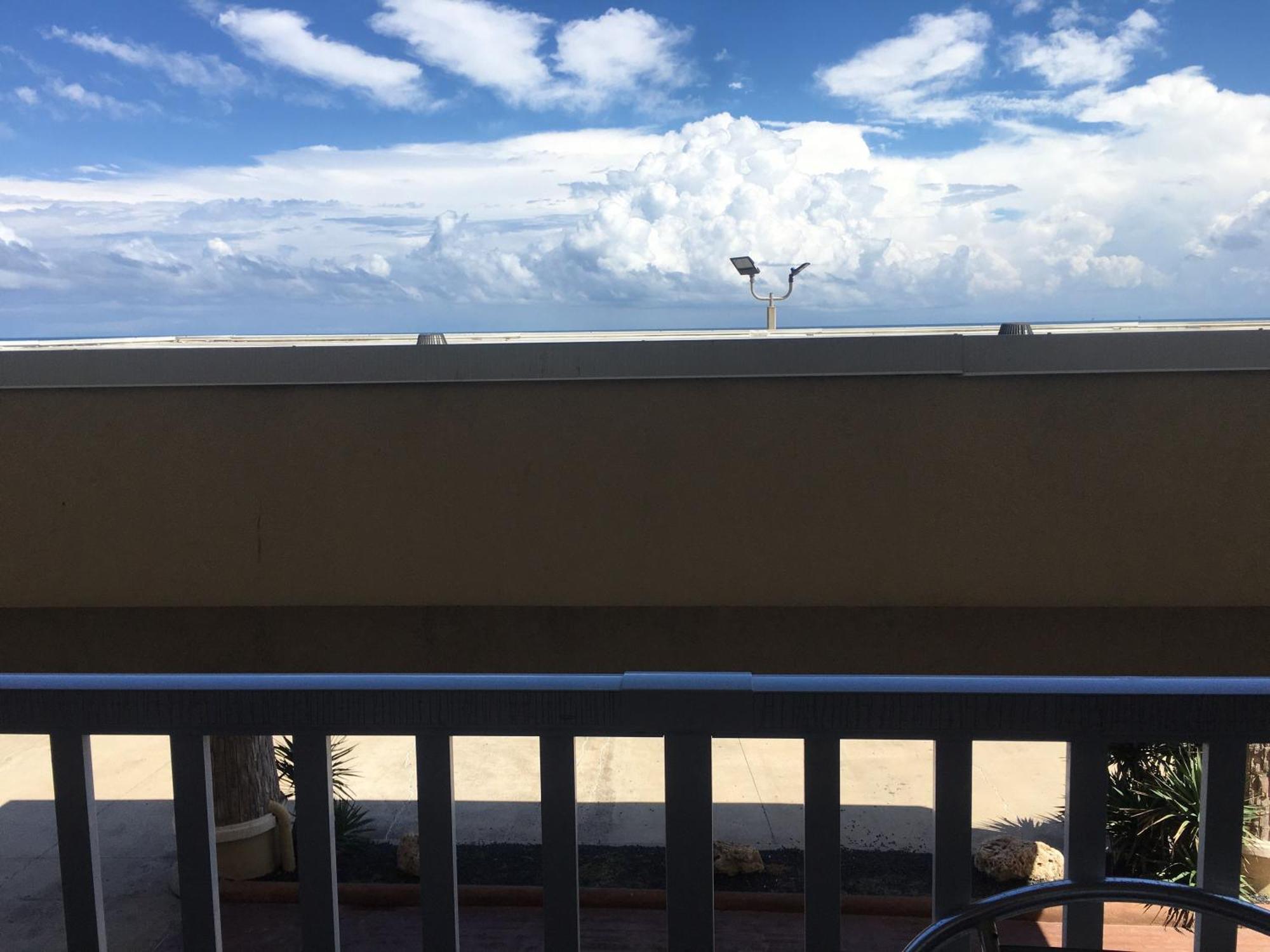 Best Western Plus Galveston Suites Exterior photo